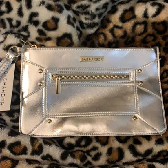 Metallic wristlet  - Picture 1 of 3